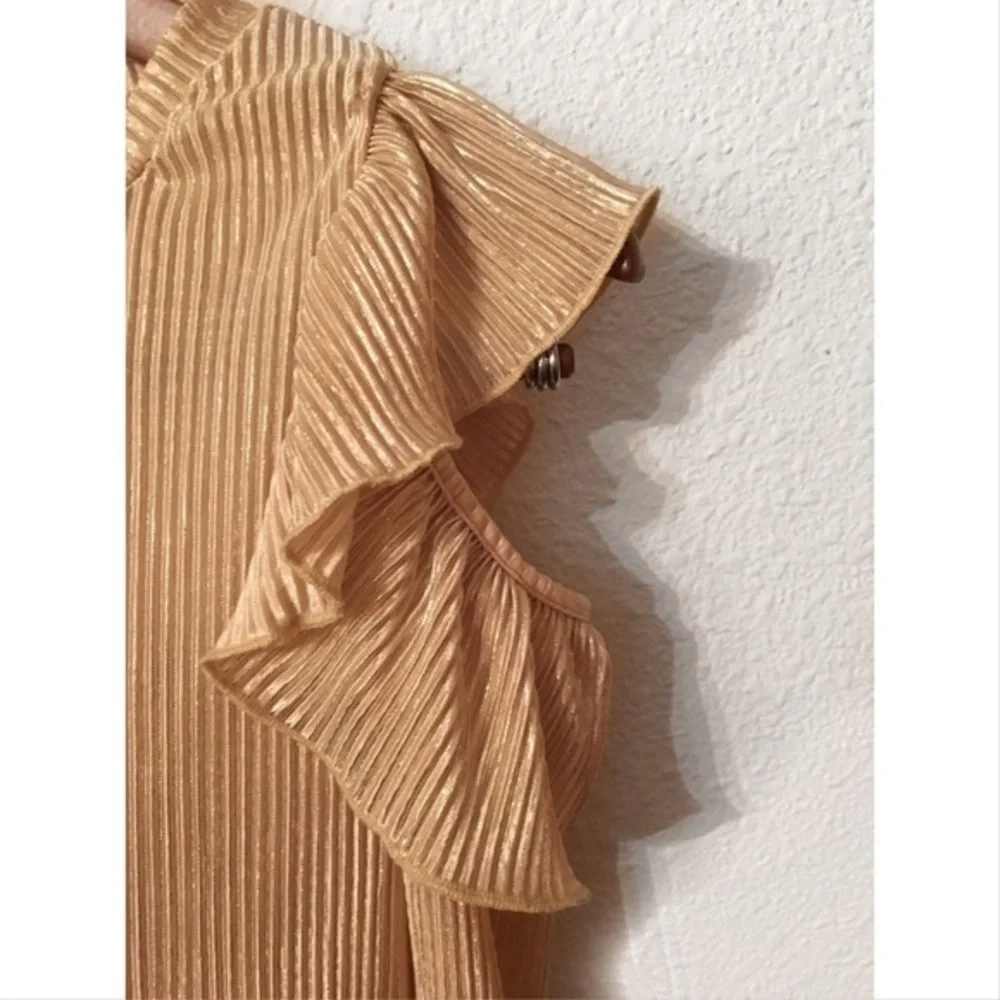 Beautees nwot gold